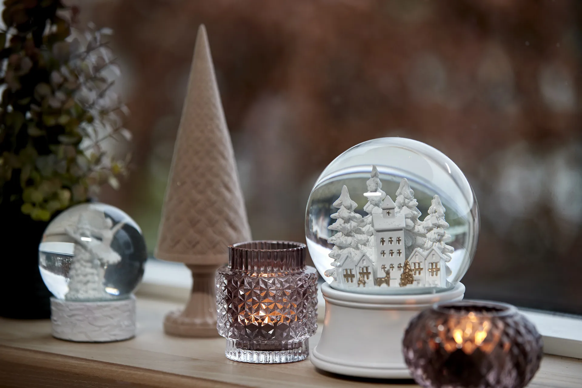 Snovia snekugle vinterby 15 cm, Hvid/Klar Lene Bjerre