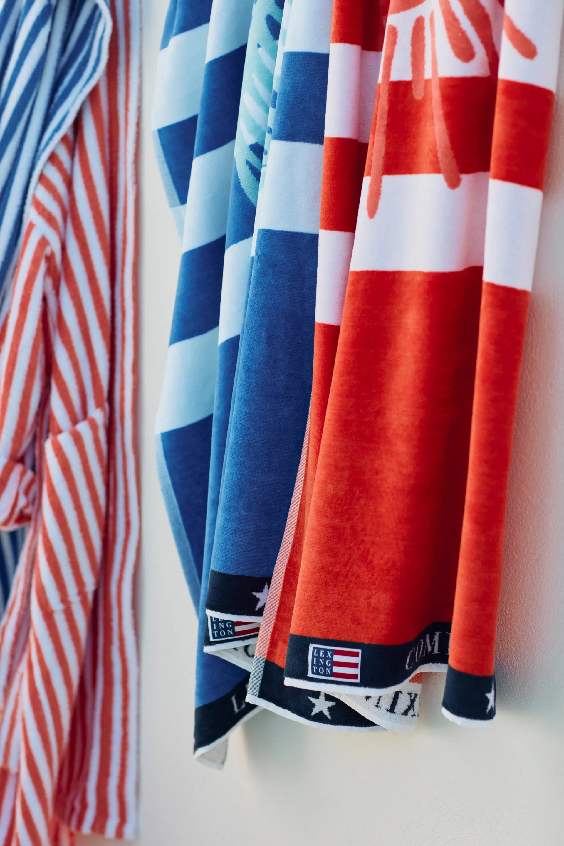 Graphic Cotton Velour badehåndklæde 100x180 cm, Blue/White Lexington