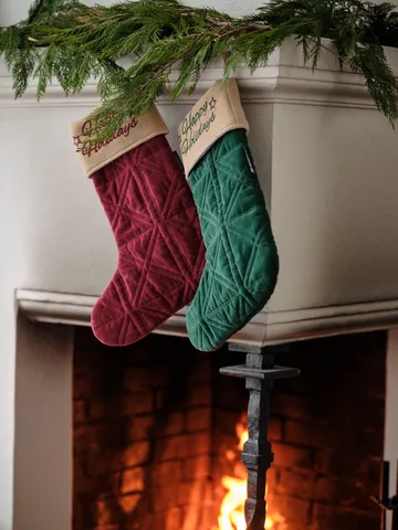 Happy Holidays velvet julestrømpe - Rød - Lexington