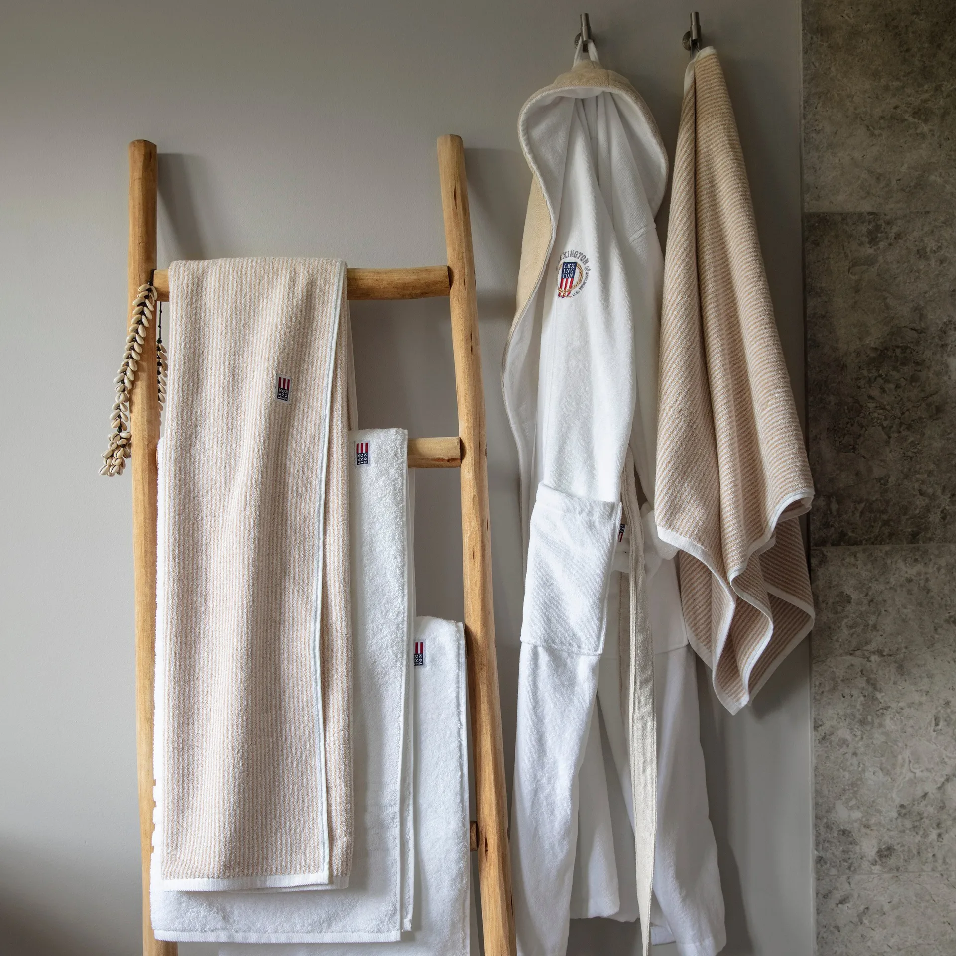 Icons Original Striped badehåndklæde 70x130 cm, White/Tan Lexington