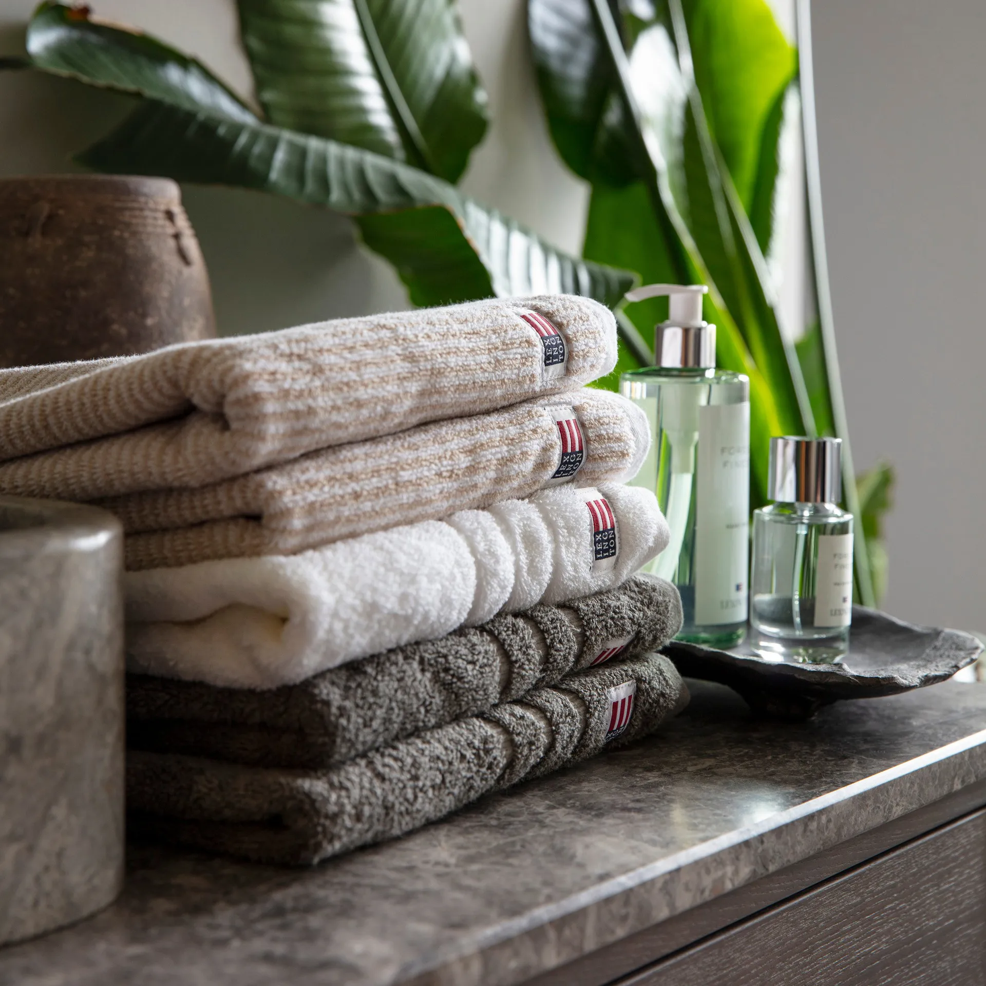 Icons Original Striped håndklæde 30x50 cm, White/Tan Lexington