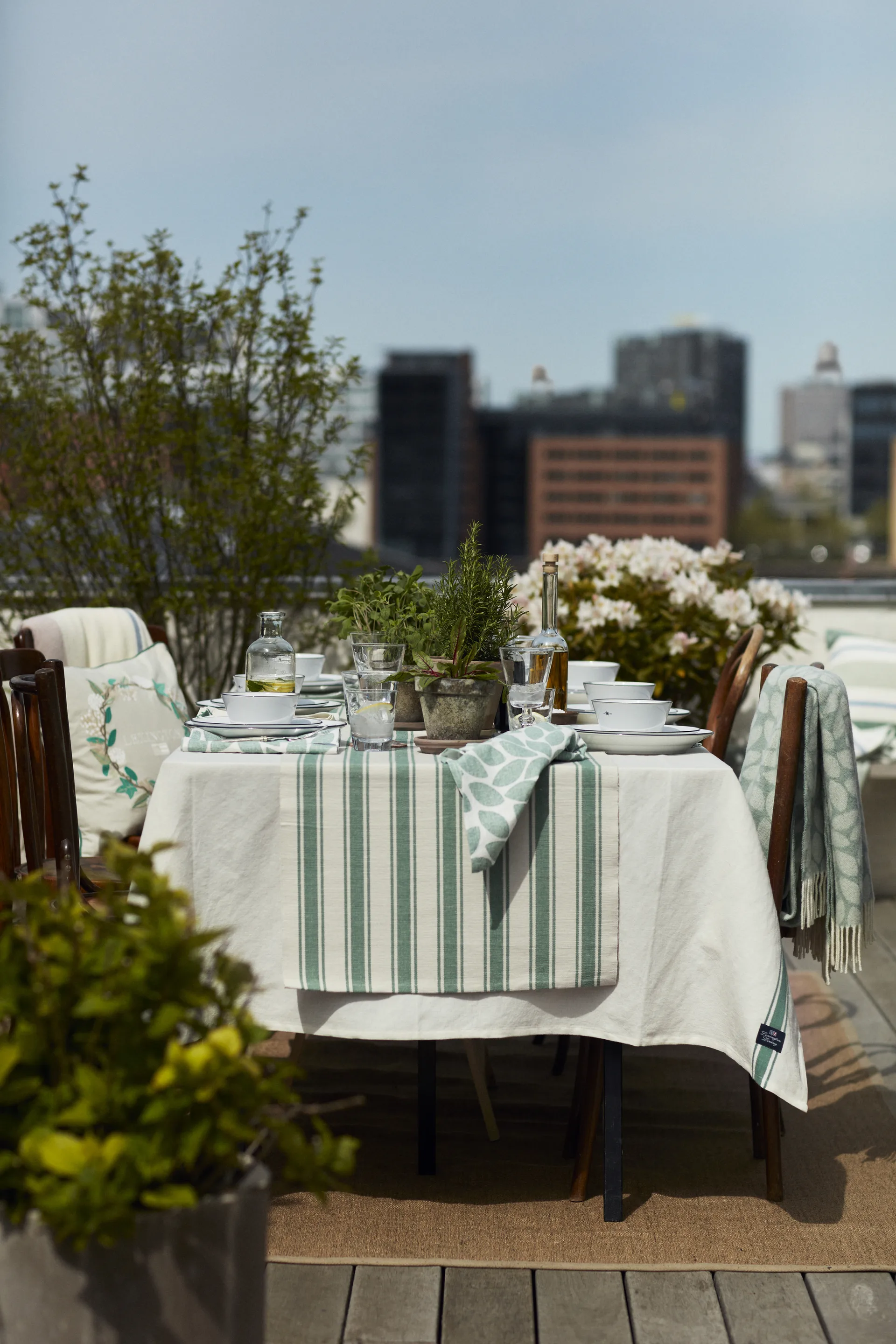 Leaves Recycled Wool Jacquard ullplaid 130x170 cm, Grøn Lexington