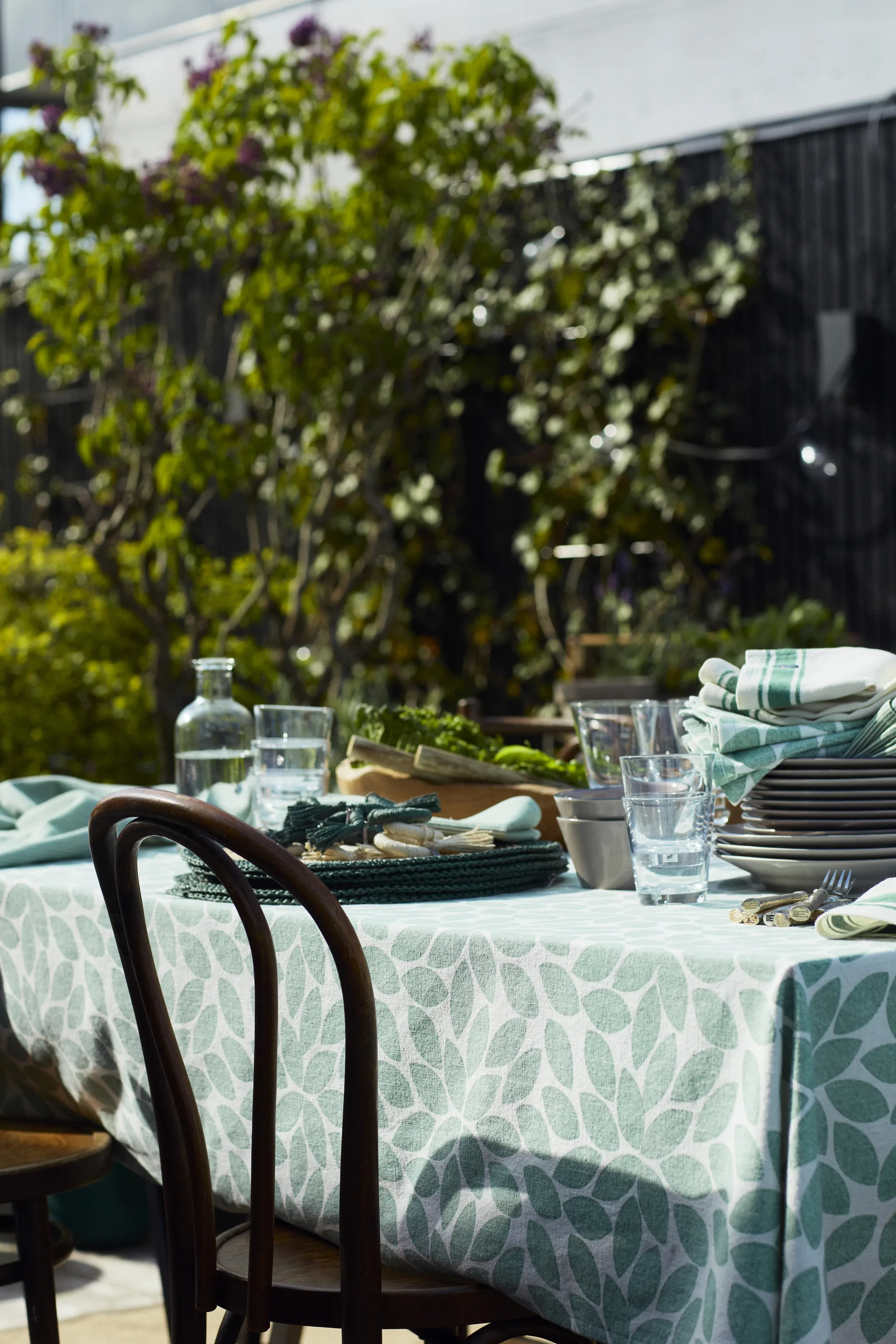 Printed Leaves borddug 150x250 cm, Grøn Lexington