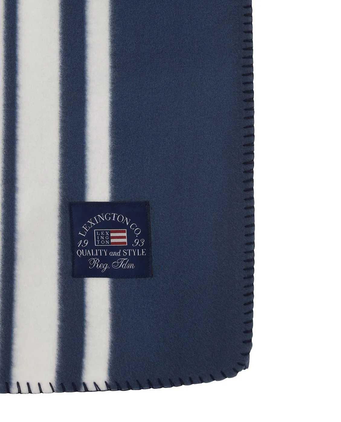 Striped Recycled Polyester fleecetæppe 130x170, Navy Lexington