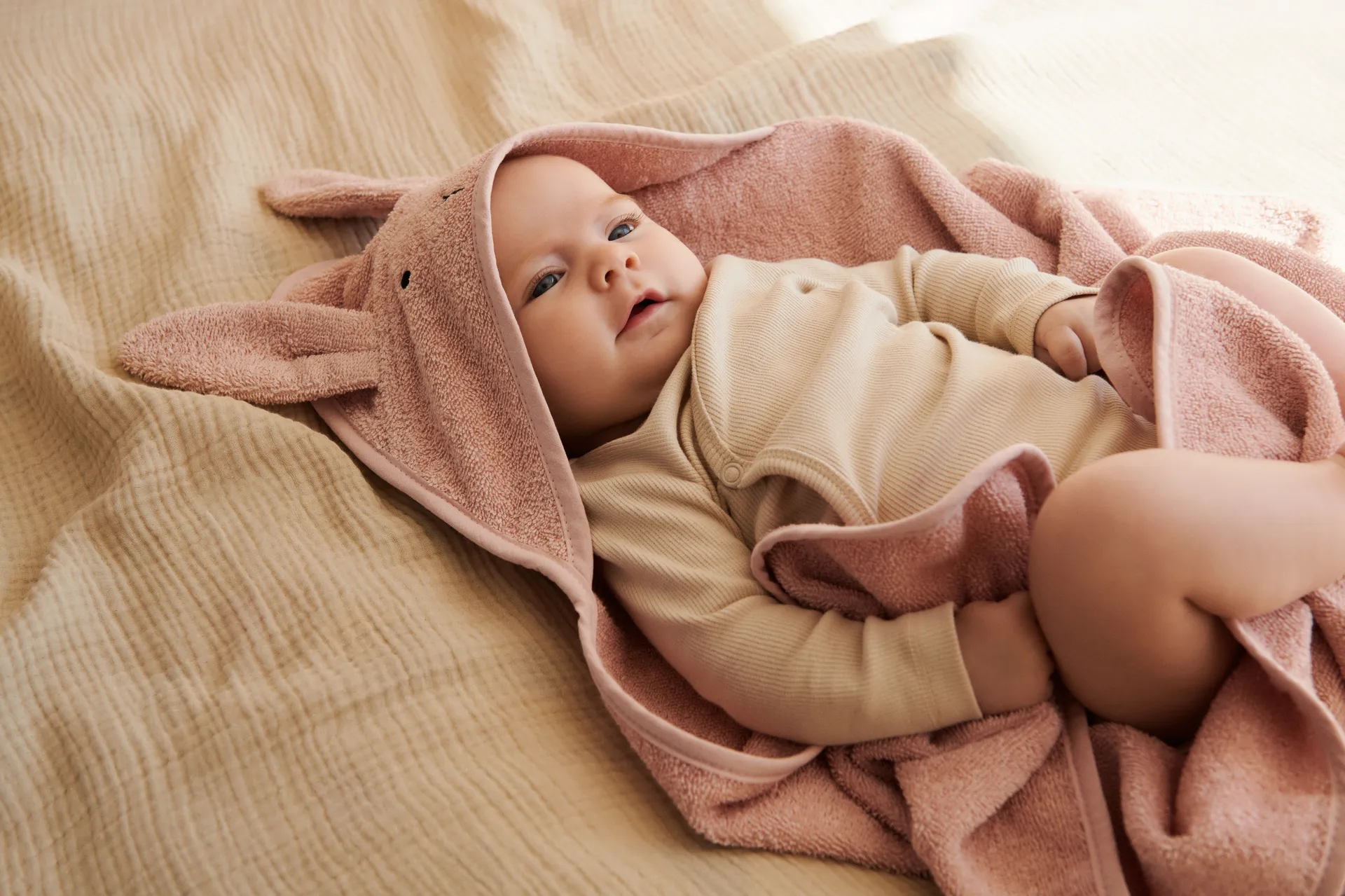 Albert badekåbe håndklæde med hætte 70x70 cm, Rabbit rose Liewood