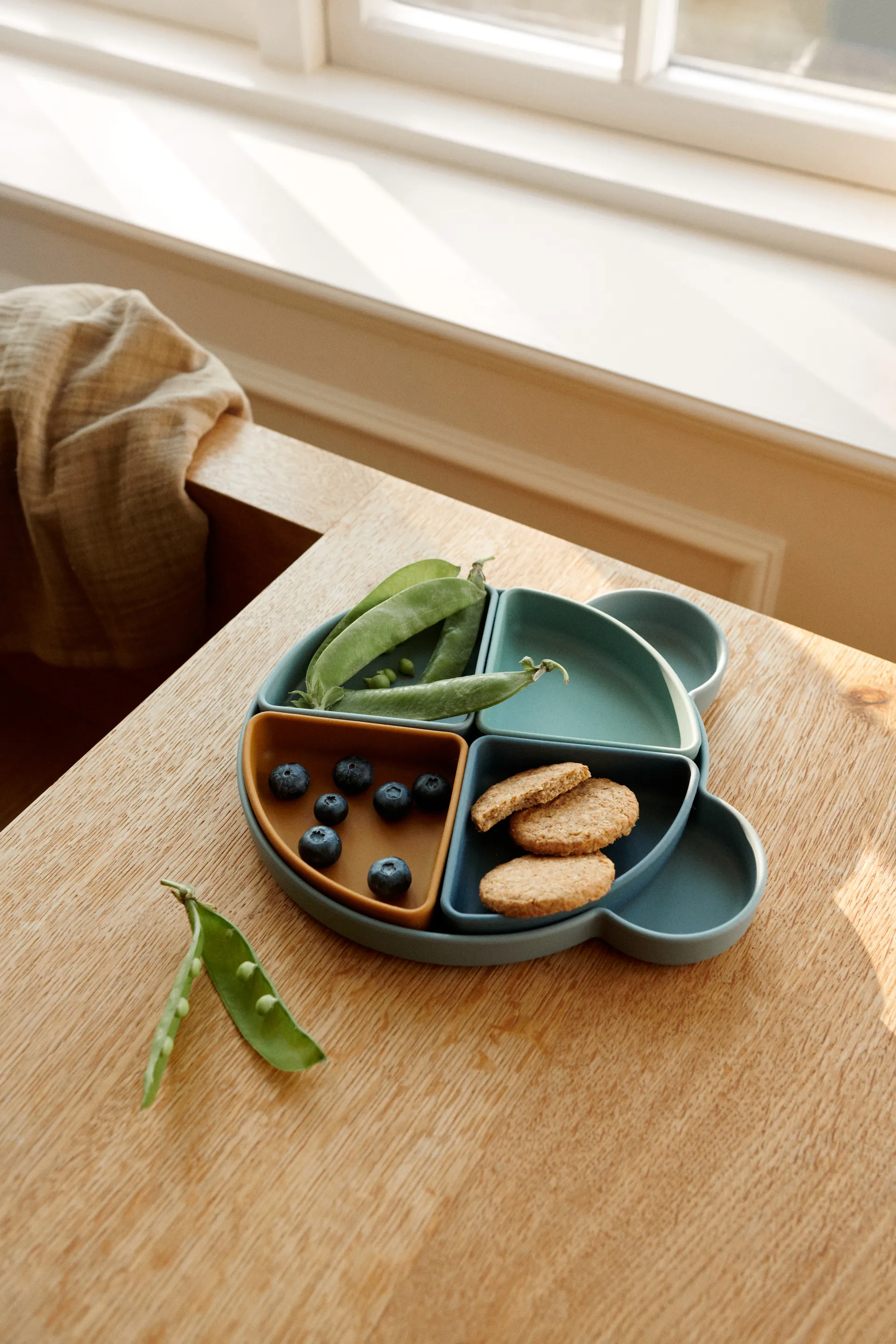 Arne børnetallerken + 4 skåle, Mr bear blue fog multi mix Liewood