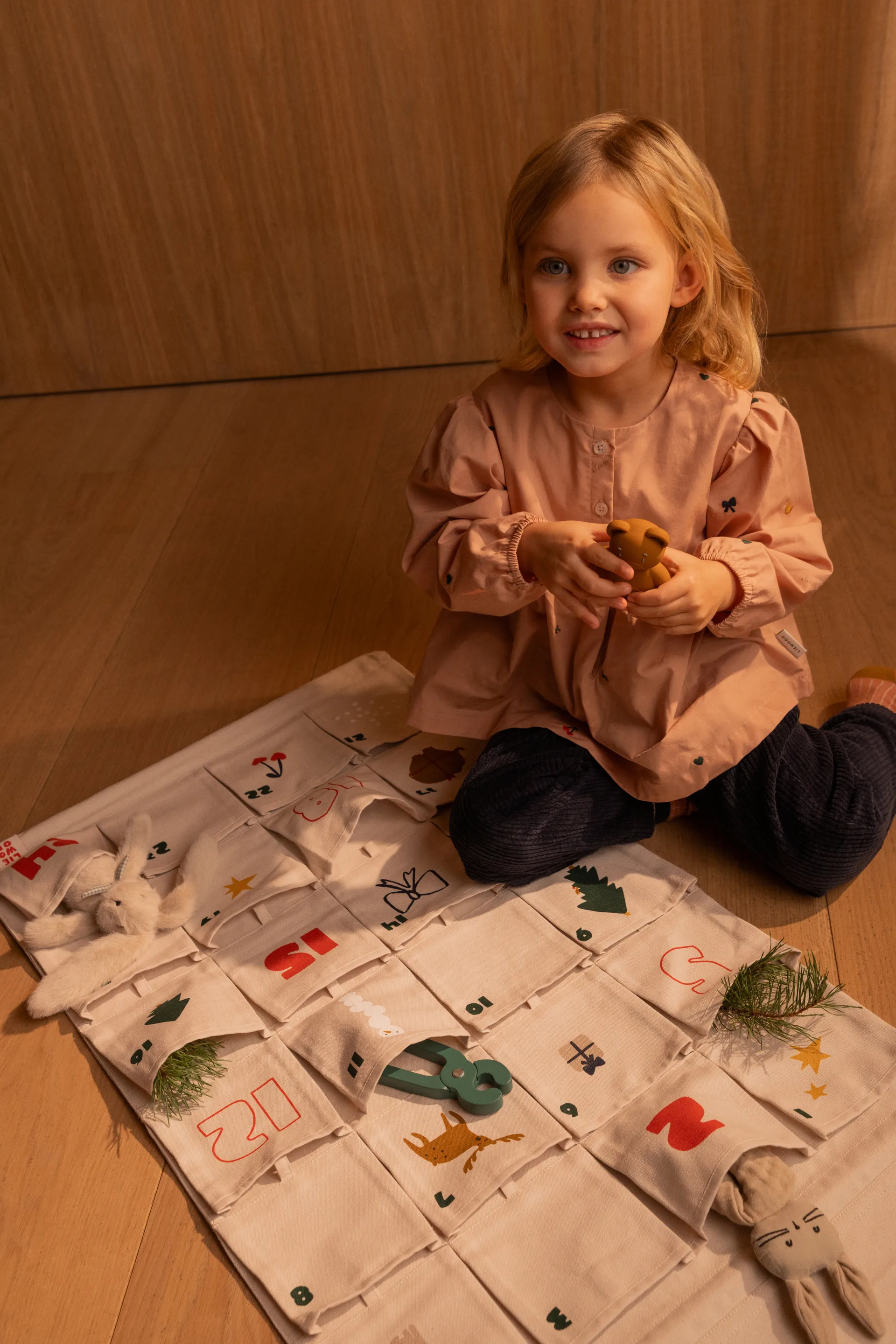 Babbo julekalender, Holiday-Sandy Liewood