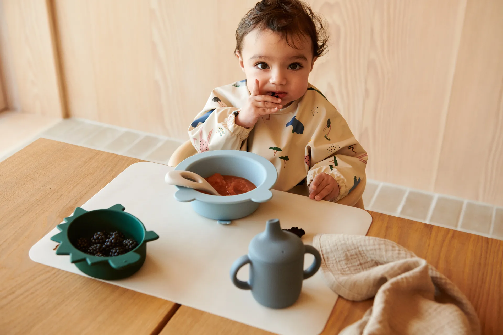 Iggy silikoneskål 4 dele, Dino blue multi mix Liewood