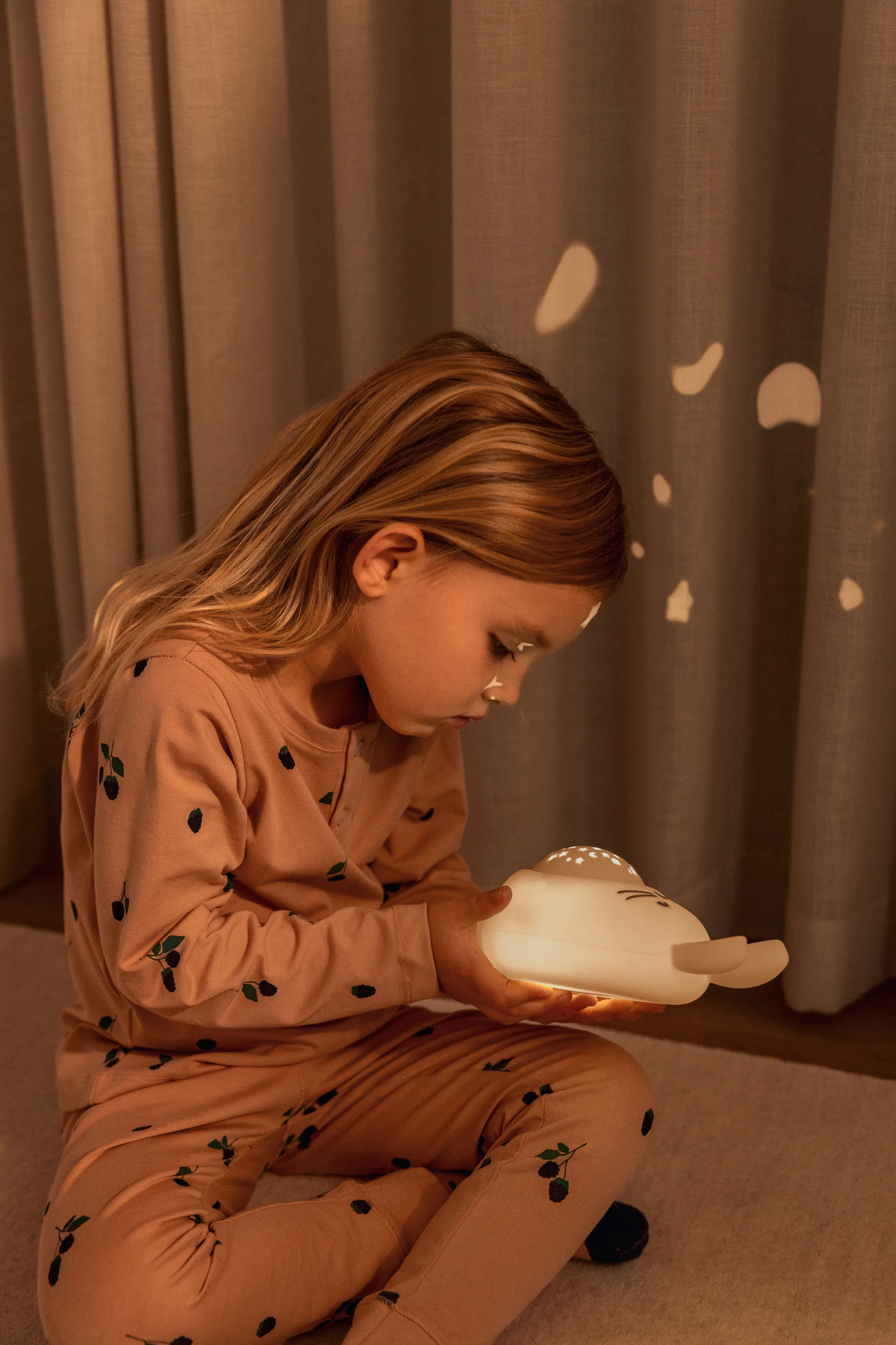 Manuel rabbit natlampe med projektor og lyd, Sandy Liewood