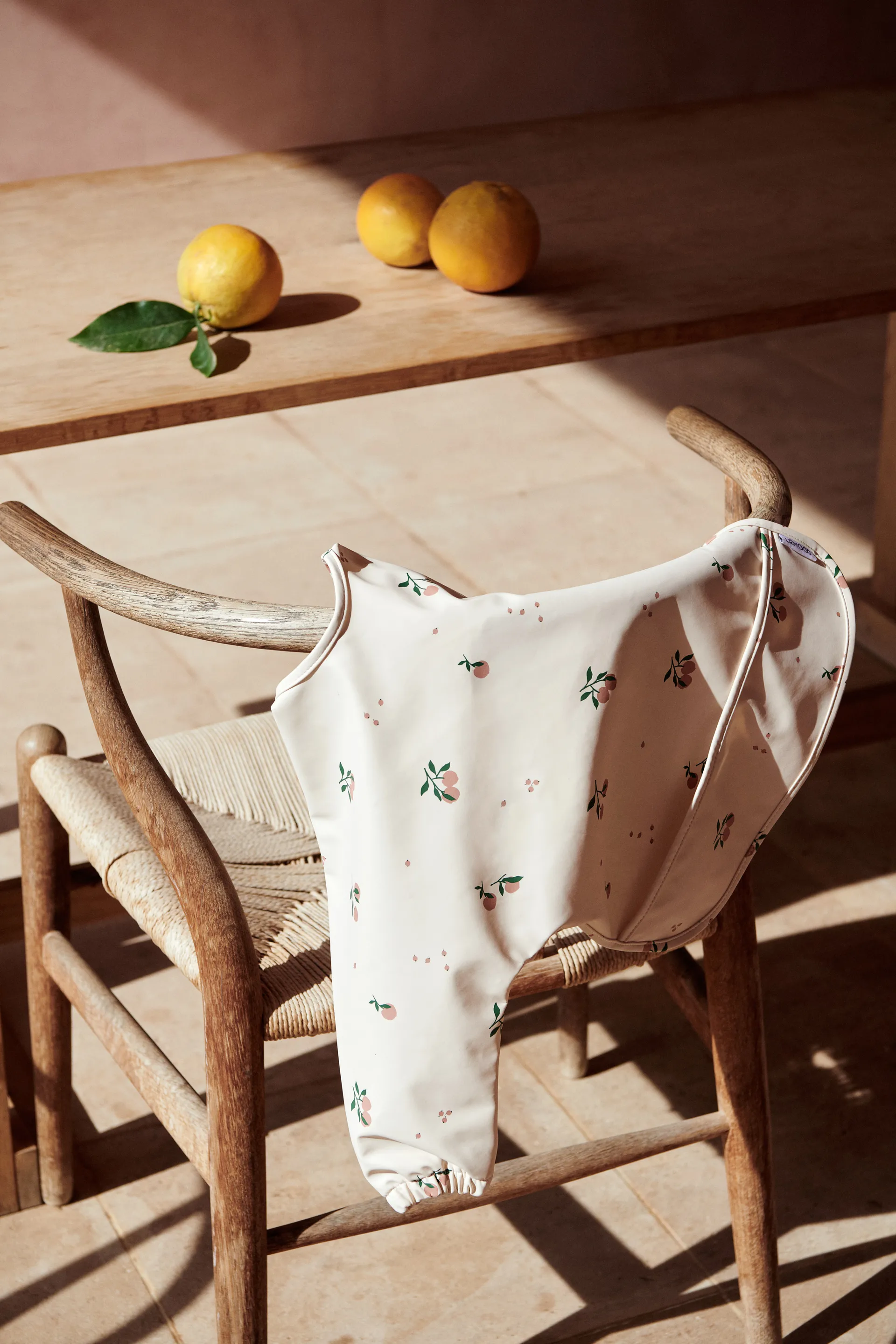 Merle hagesmæk med ærme, Peach-Sea shell mix Liewood