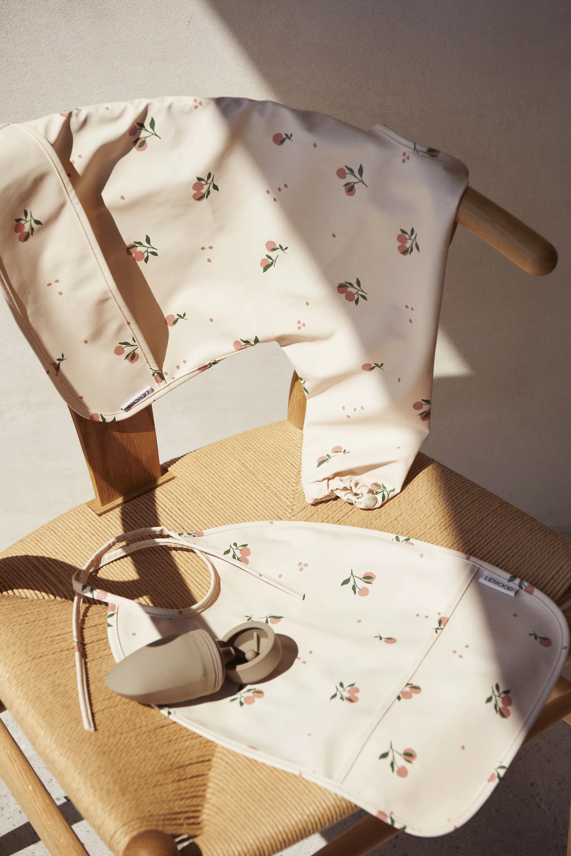 Merle hagesmæk med ærme, Peach-Sea shell mix Liewood