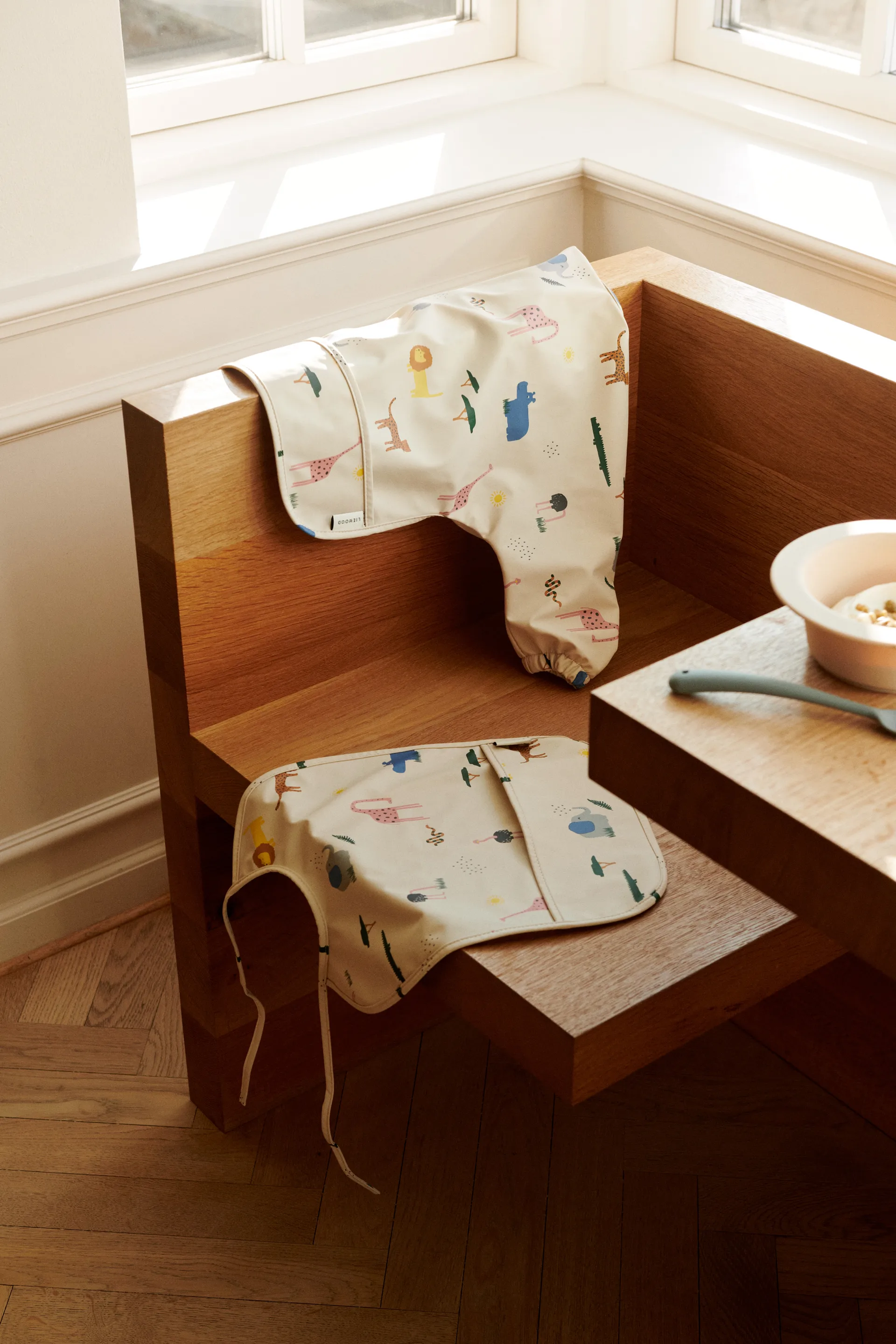 Merle hagesmæk med ærme, Safari sandy mix Liewood