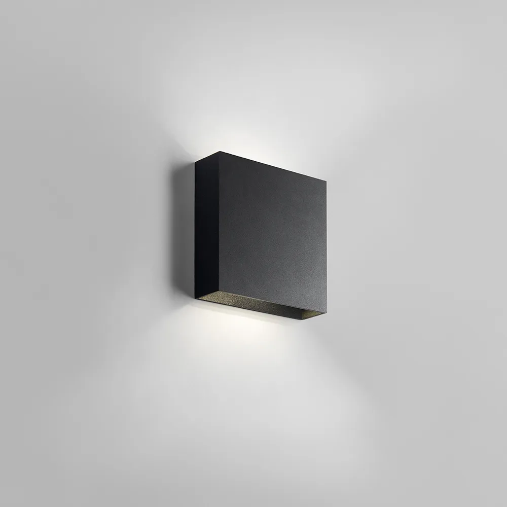 Compact W1 Up/Down væglampe, black, 2700 kelvin Light-Point