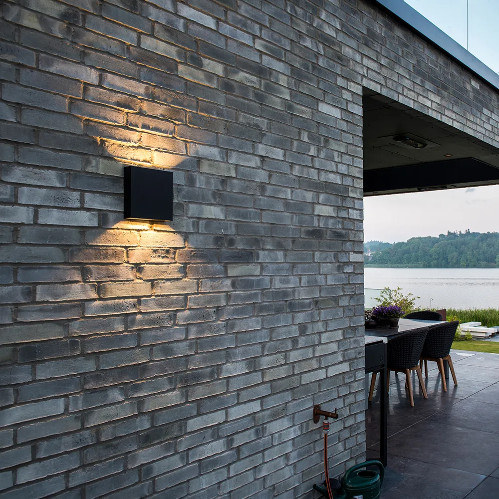 Compact W1 Up/Down væglampe, black, 2700 kelvin Light-Point