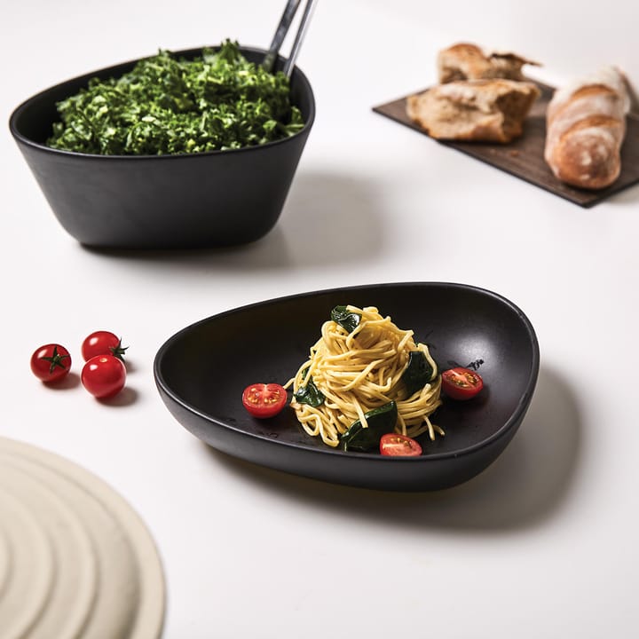 Curve Stoneware dyb tallerken 19x22 cm, Black LIND DNA