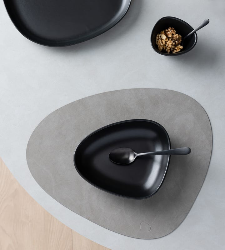 Curve Stoneware dyb tallerken 19x22 cm, Black LIND DNA