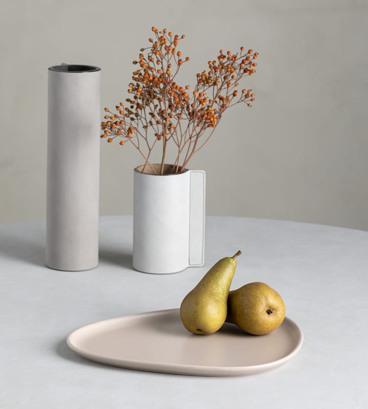 Curve Stoneware tallerken 26x30 cm, Sand LIND DNA