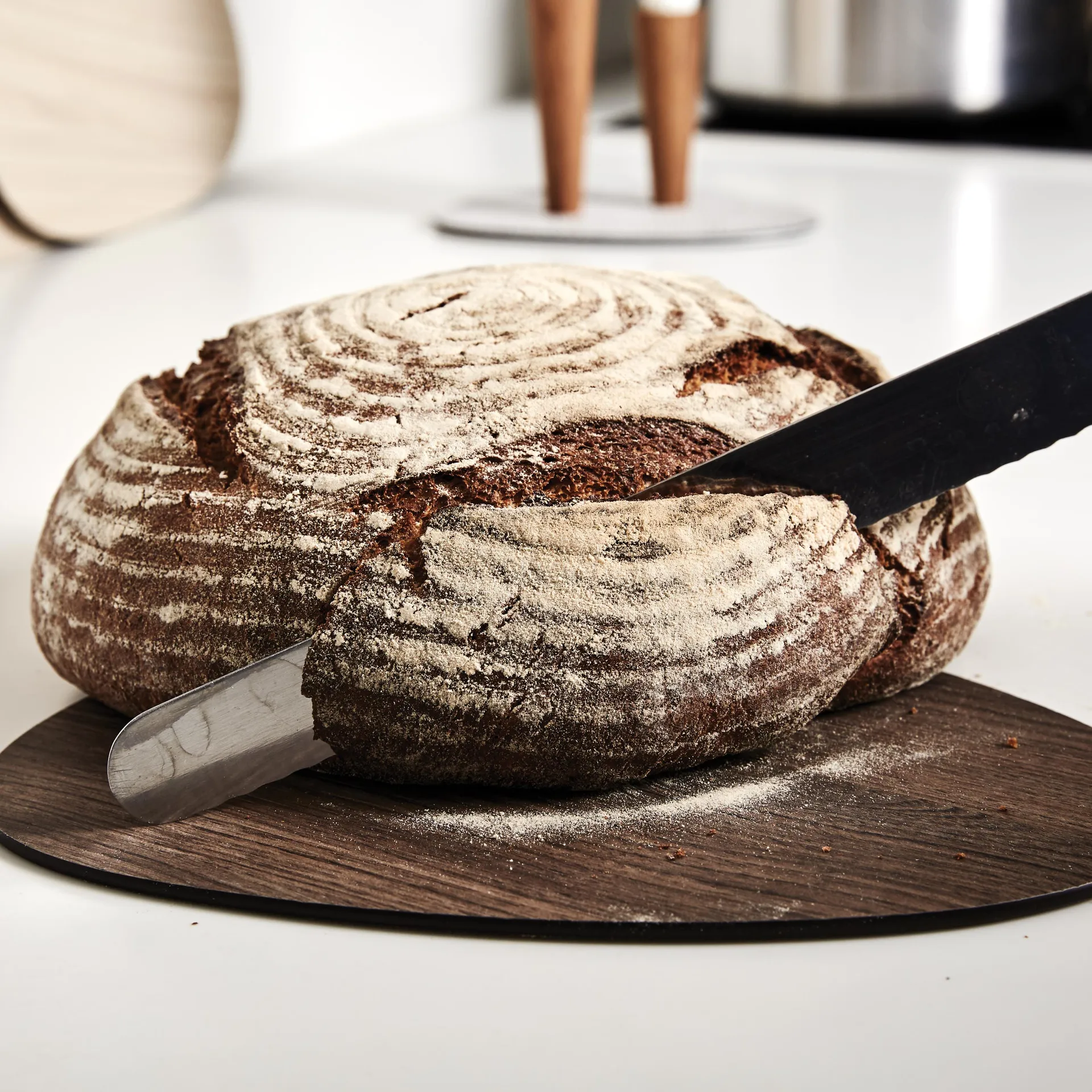 Cut & Serve curve skærebræt S, Valnød LIND DNA