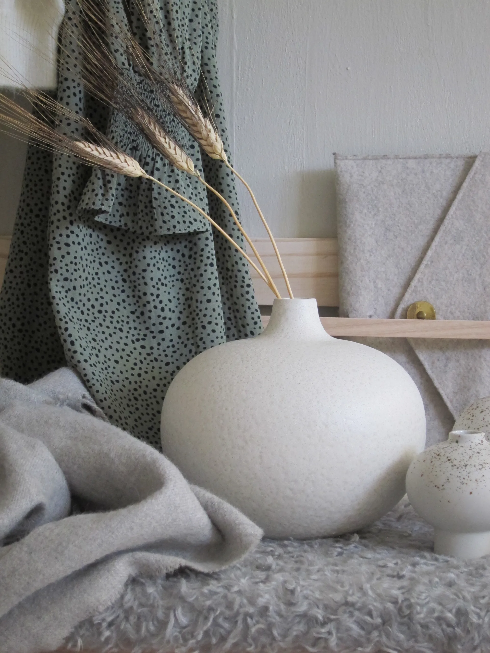 Bari vase, Cremewhite, XL Lindform