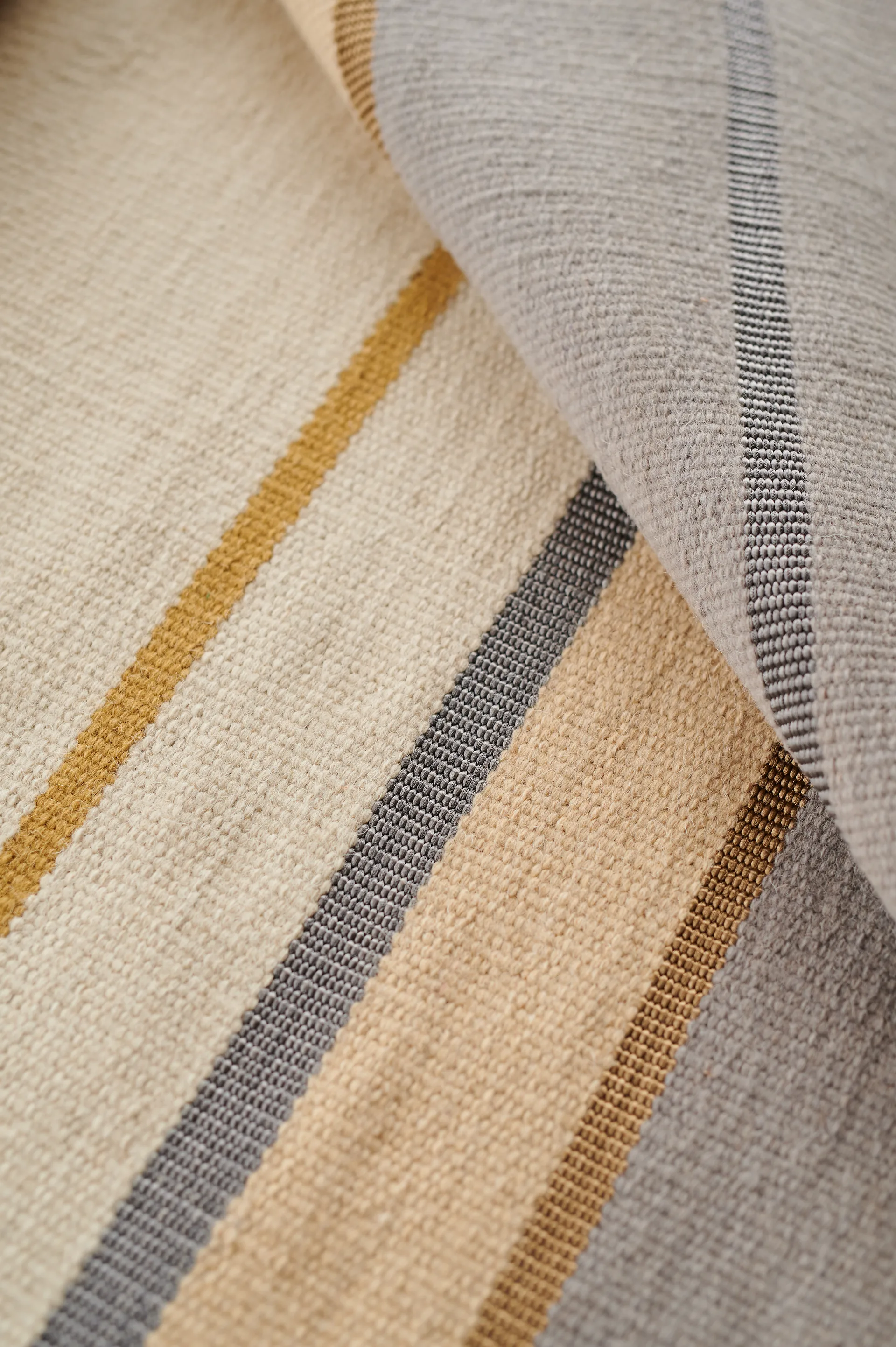 Metallum tæppe 200x300 cm, Mustard Linie Design