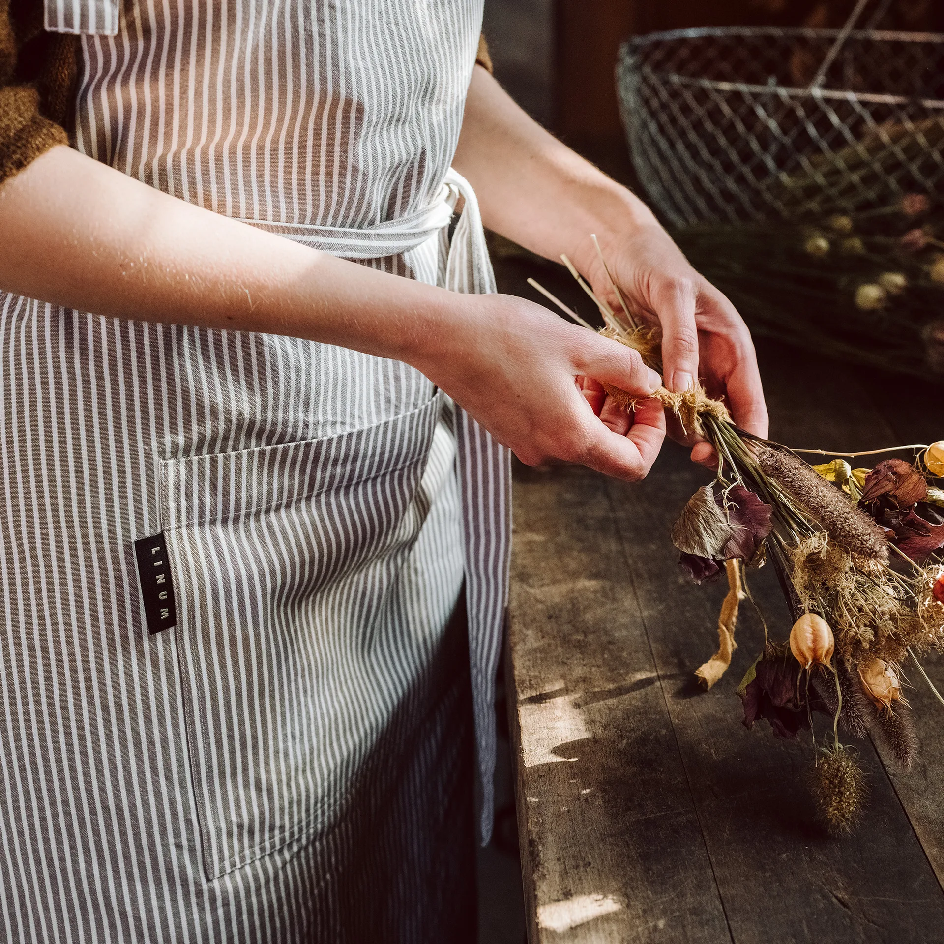 Emma forklæde, Muldvarpebrun Linum