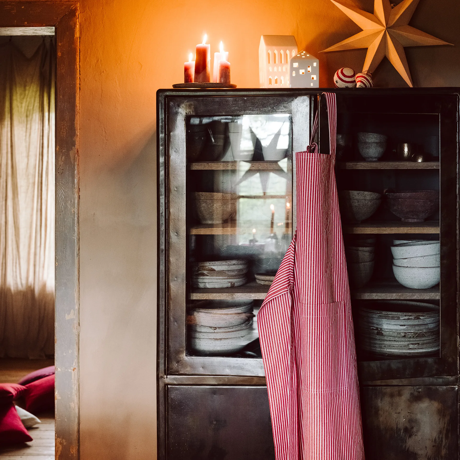 Emma forklæde, Rød Linum