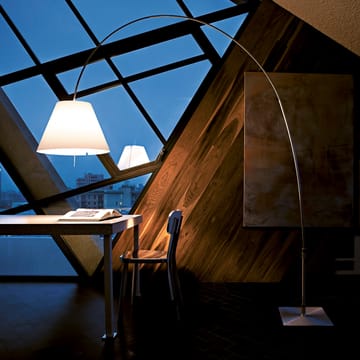 Lady Costanza D13E d gulvlampe - Hvid skærm, sortlakeret stel - Luceplan
