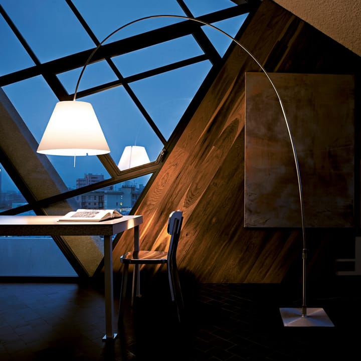 Lady Costanza D13E d gulvlampe, Hvid skærm, sortlakeret stel Luceplan