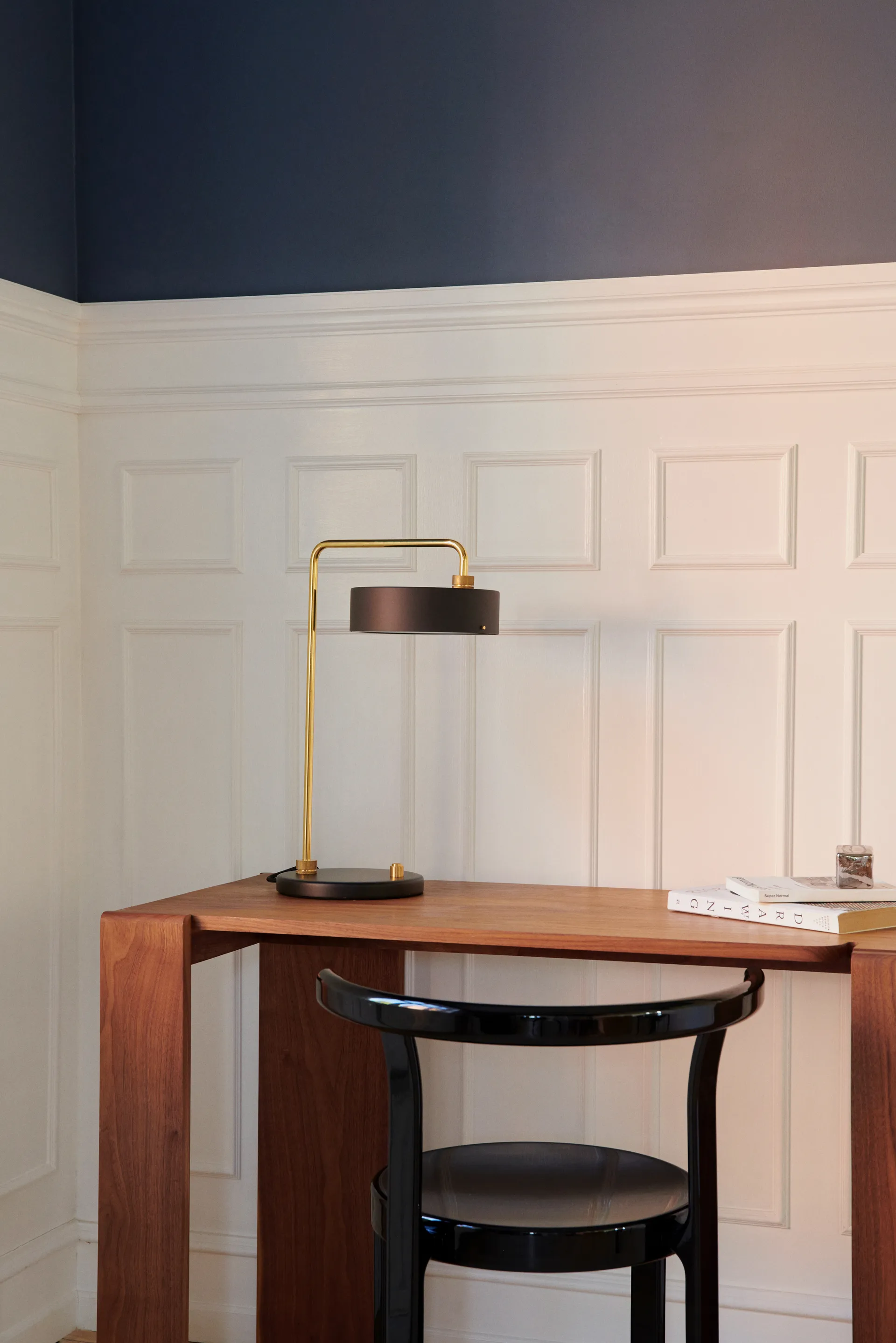 Petite Machine bordlampe, Deep black Made By Hand