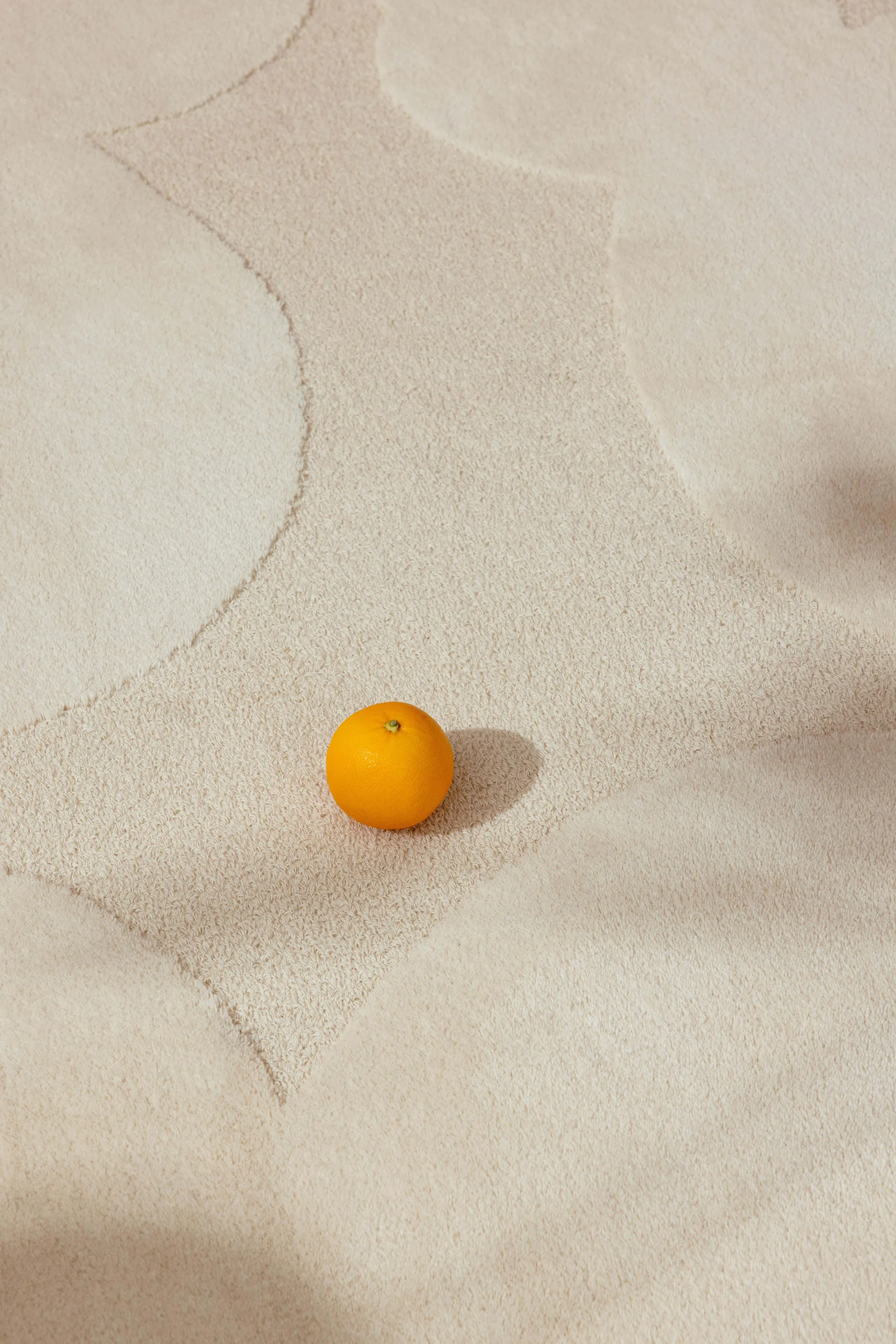 Iso Unikko uldtæppe, Natural White, 250x350 cm Marimekko