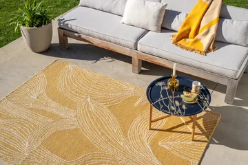 Kukat puhkeavat tæppe outdoor - Straw, 140x200 cm - Marimekko