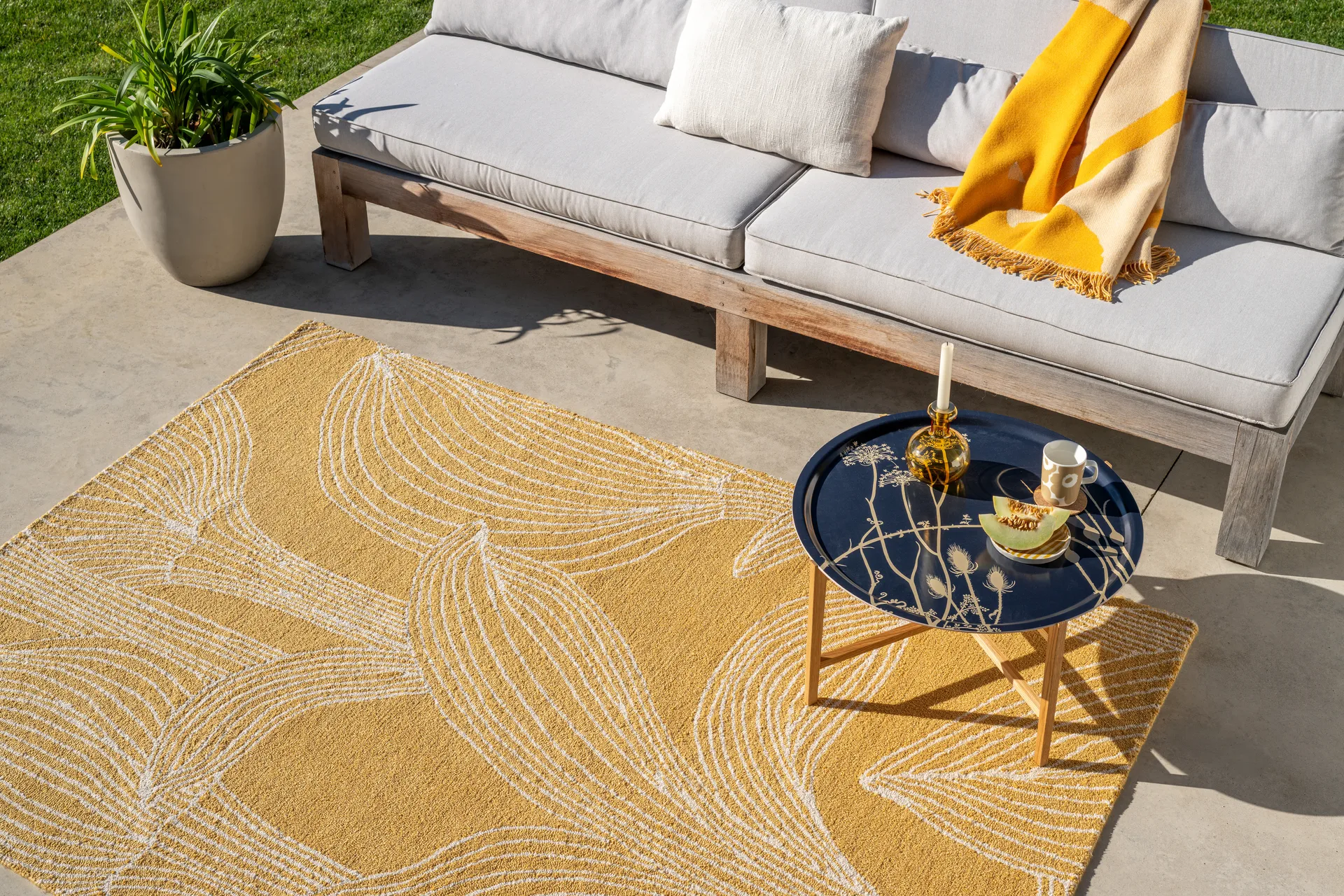 Kukat puhkeavat tæppe outdoor, Straw, 200x280 cm Marimekko
