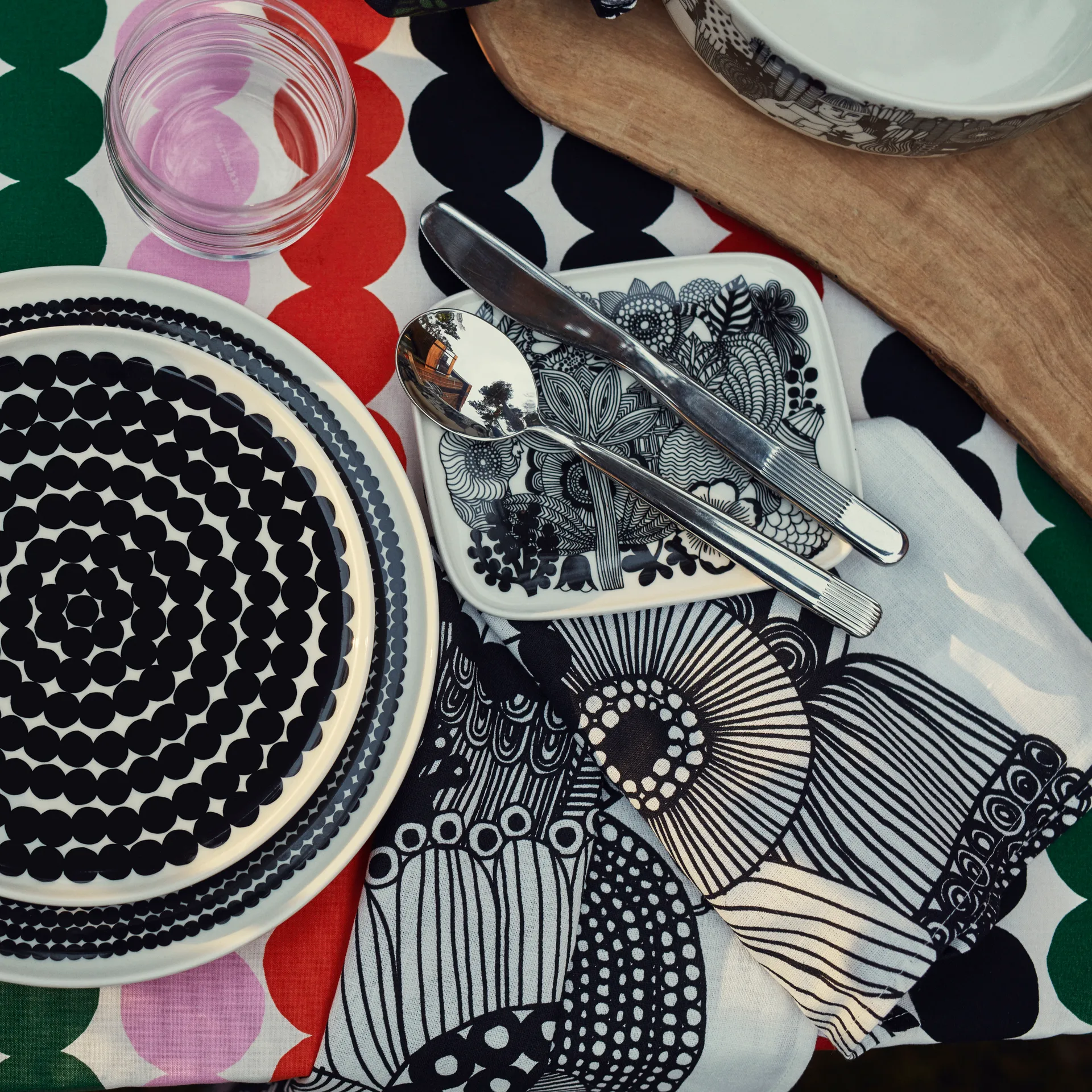 Räsymatto tallerken Ø 25 cm, sort-hvid Marimekko