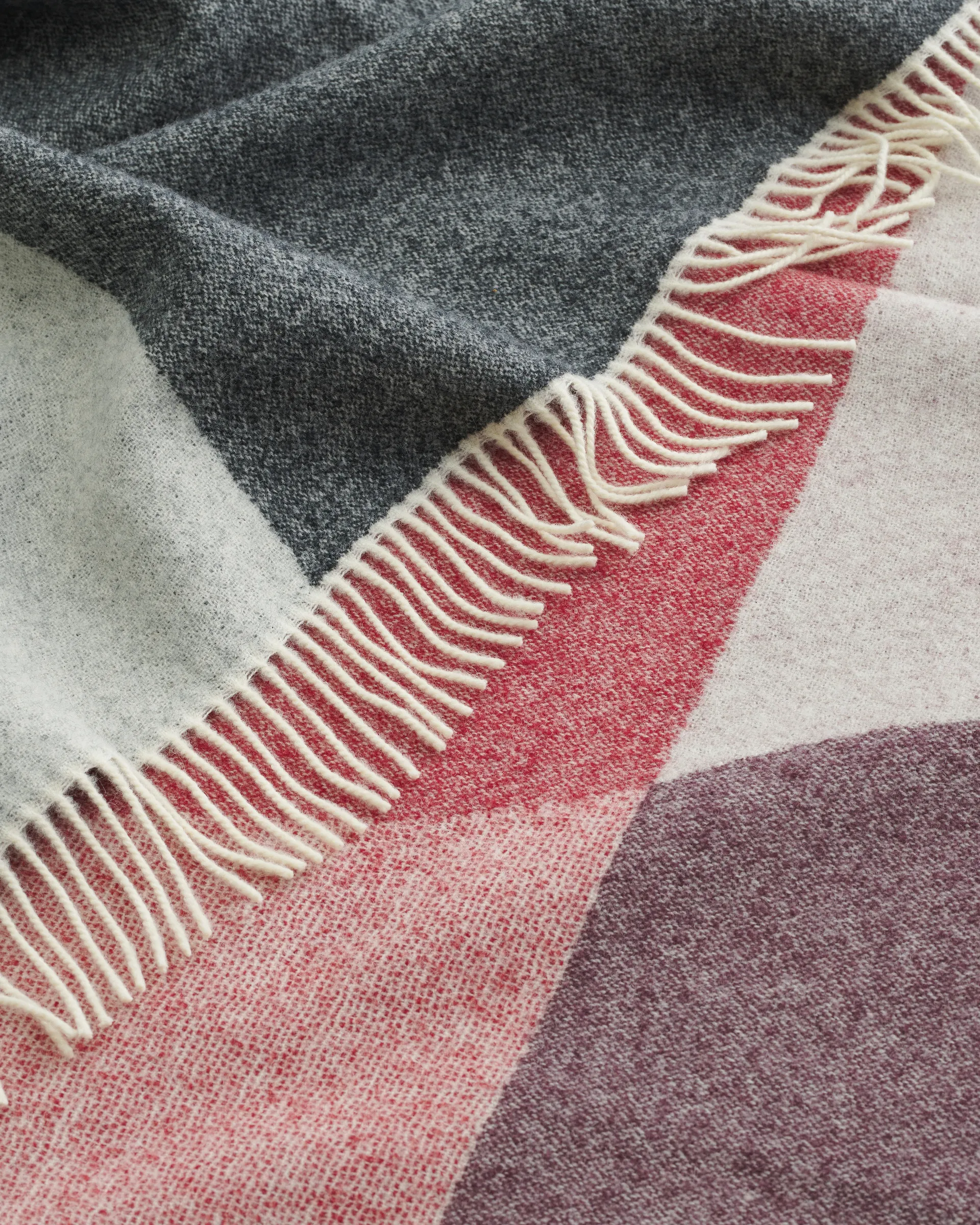 Sambara tæppe 140x180 cm, Off white-red-brown Marimekko