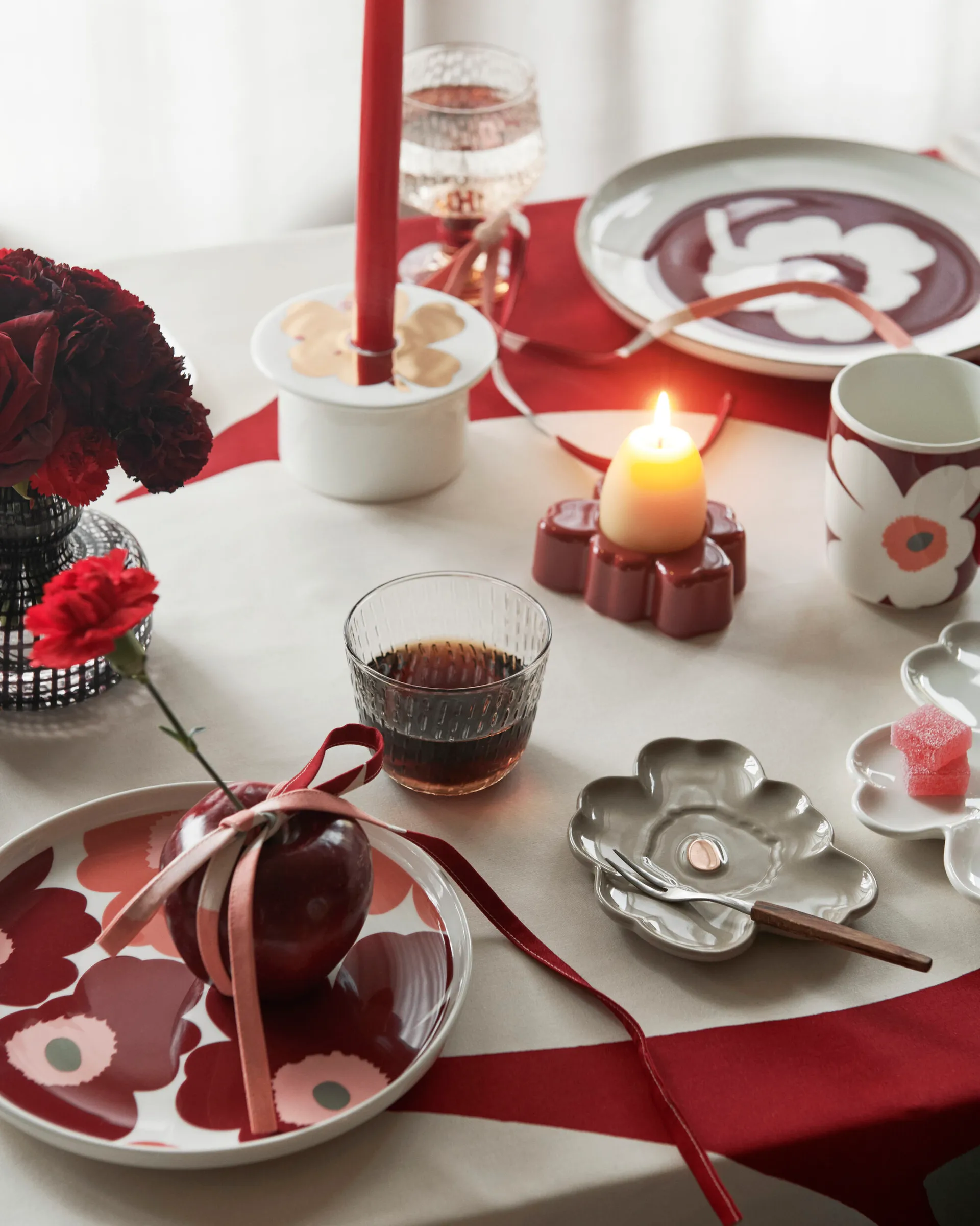 Unikko 60-års jubilæumskrus 25 cl+tallerken 12x15 cm, White-dark cherry-ash grey Marimekko