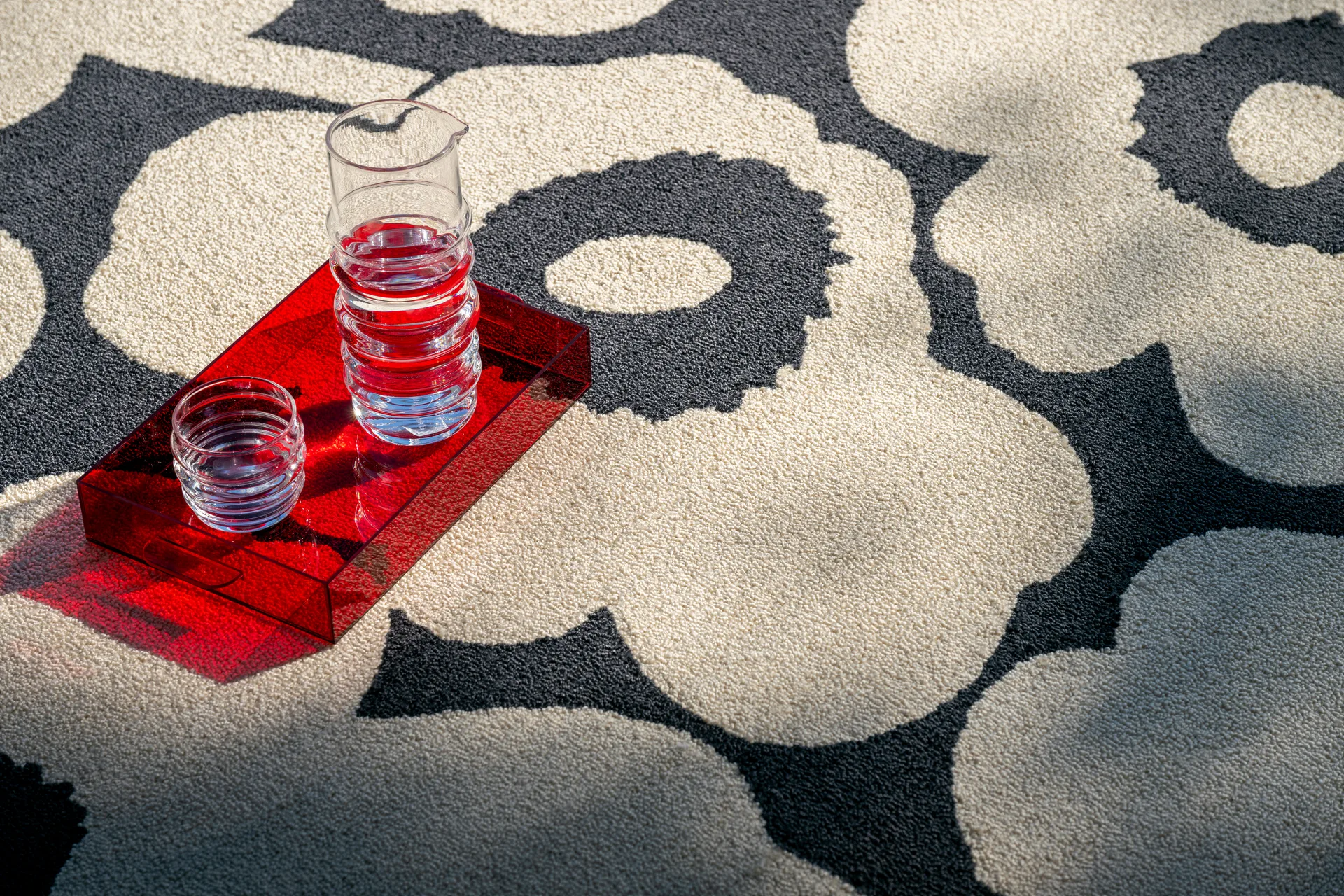 Unikko tæppe outdoor, Charcoal-white, 160x230 cm Marimekko
