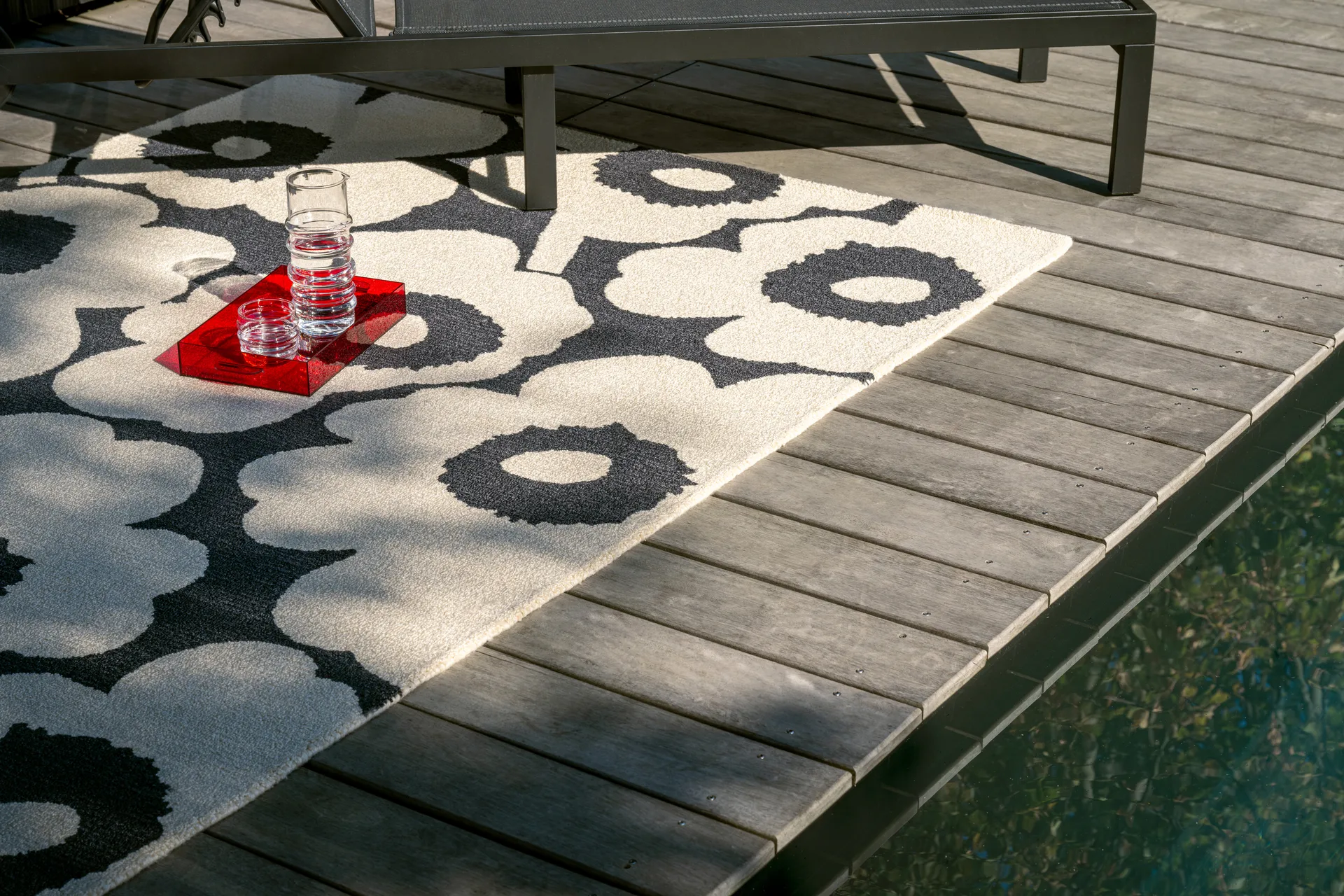 Unikko tæppe outdoor, Charcoal-white, 200x280 cm Marimekko