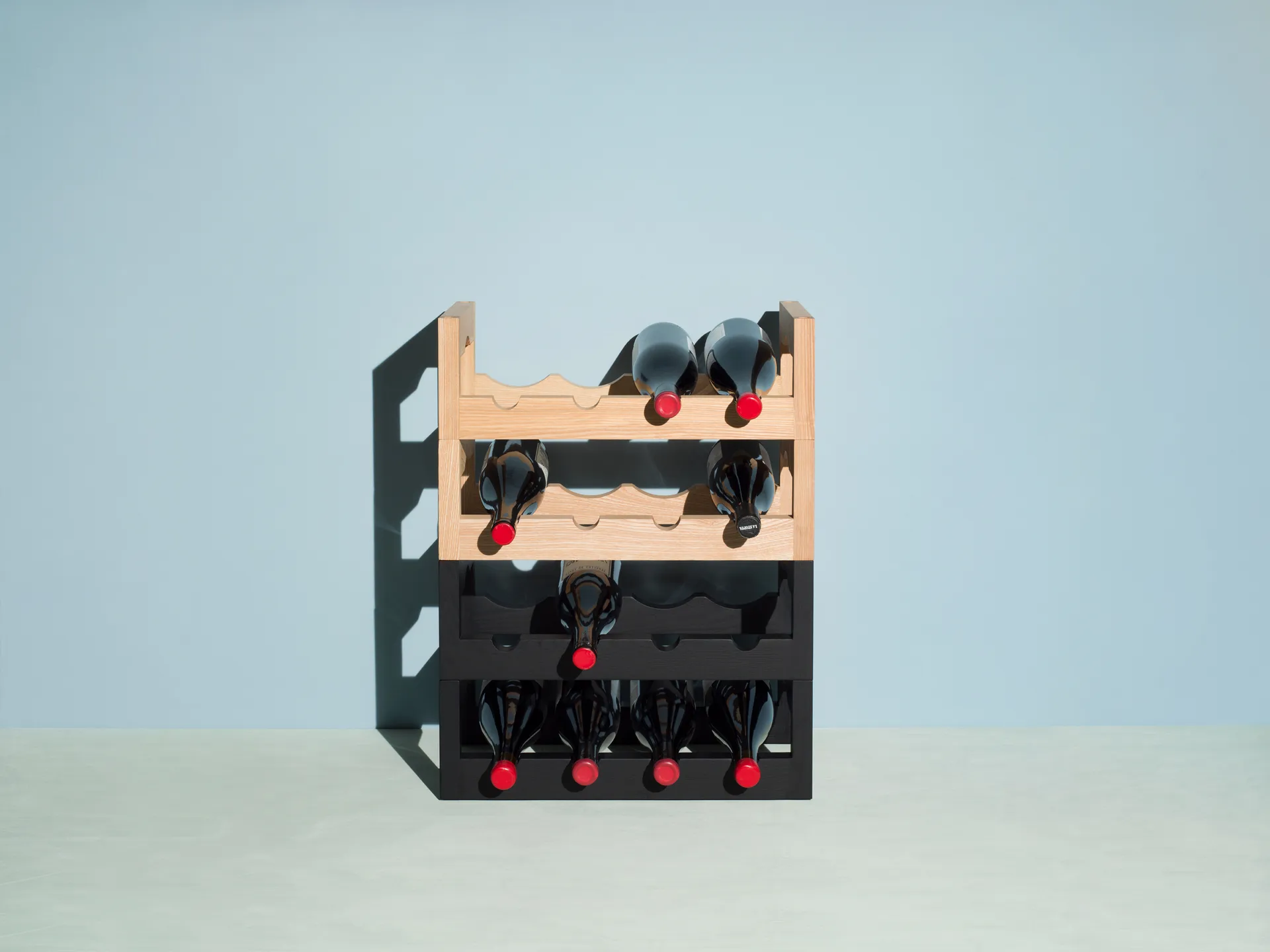 Silo stabelbar vinreol, Olieret ask Massproductions