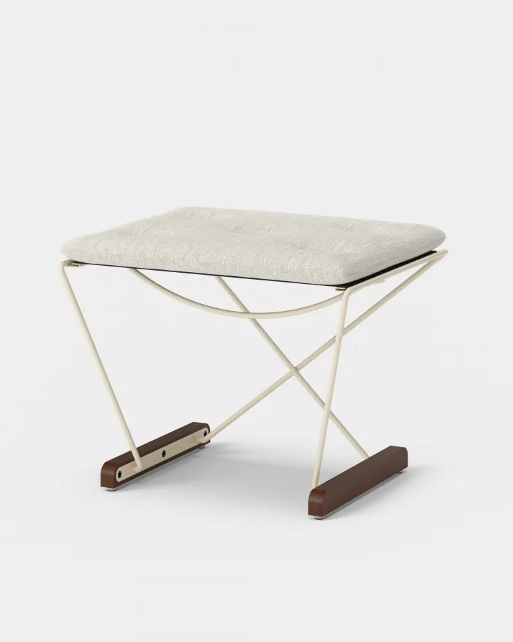 Spark fodskammel, ivory-valnødsbejdset bøg, Romo Ruskin Quill 7757/10 Massproductions