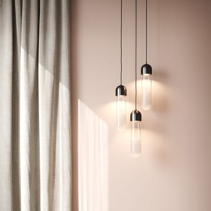 Firefly pendel, black, glas/sandblæst glasskærm Mater