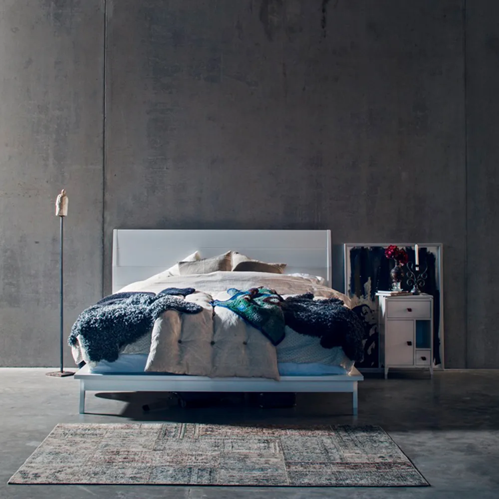 Abisko lave ben natbord, hvid, top beton, håndtag brun elgskind Mavis