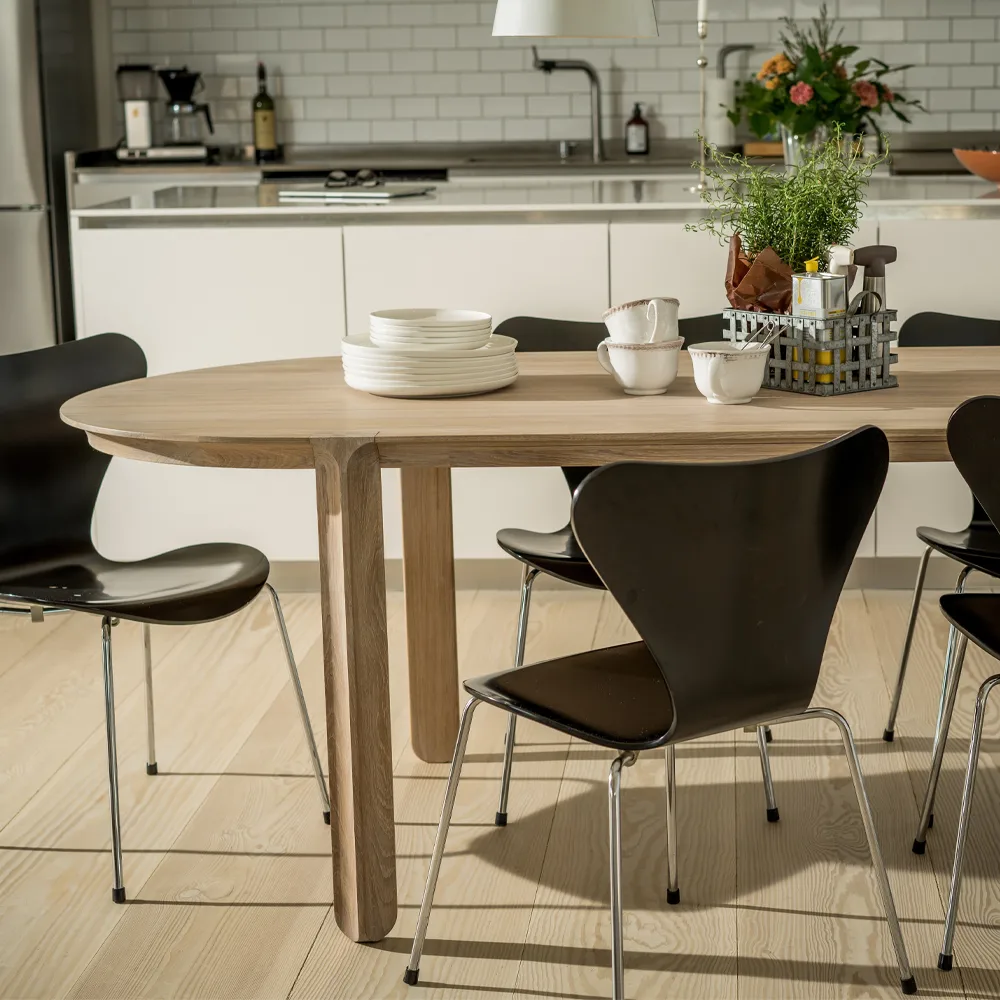 Amor spisebord, eg hvidpigment hårdvoksolie Mavis