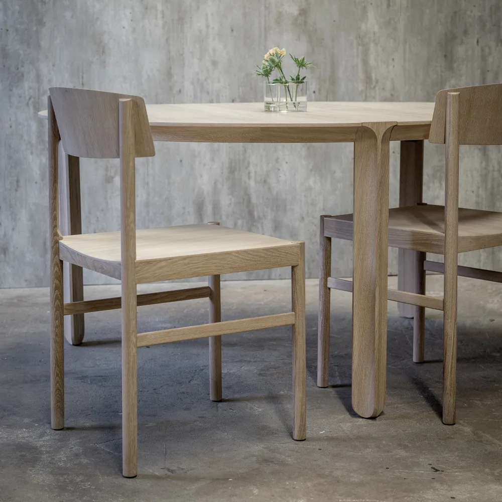 Amor spisebord rundt, eg hvidpigment hårdvoksolie Mavis