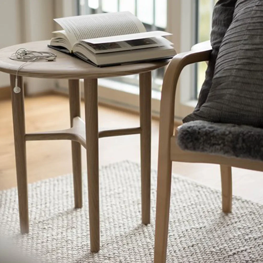 Crest sidebord, eg hvidpigment klarlak Mavis