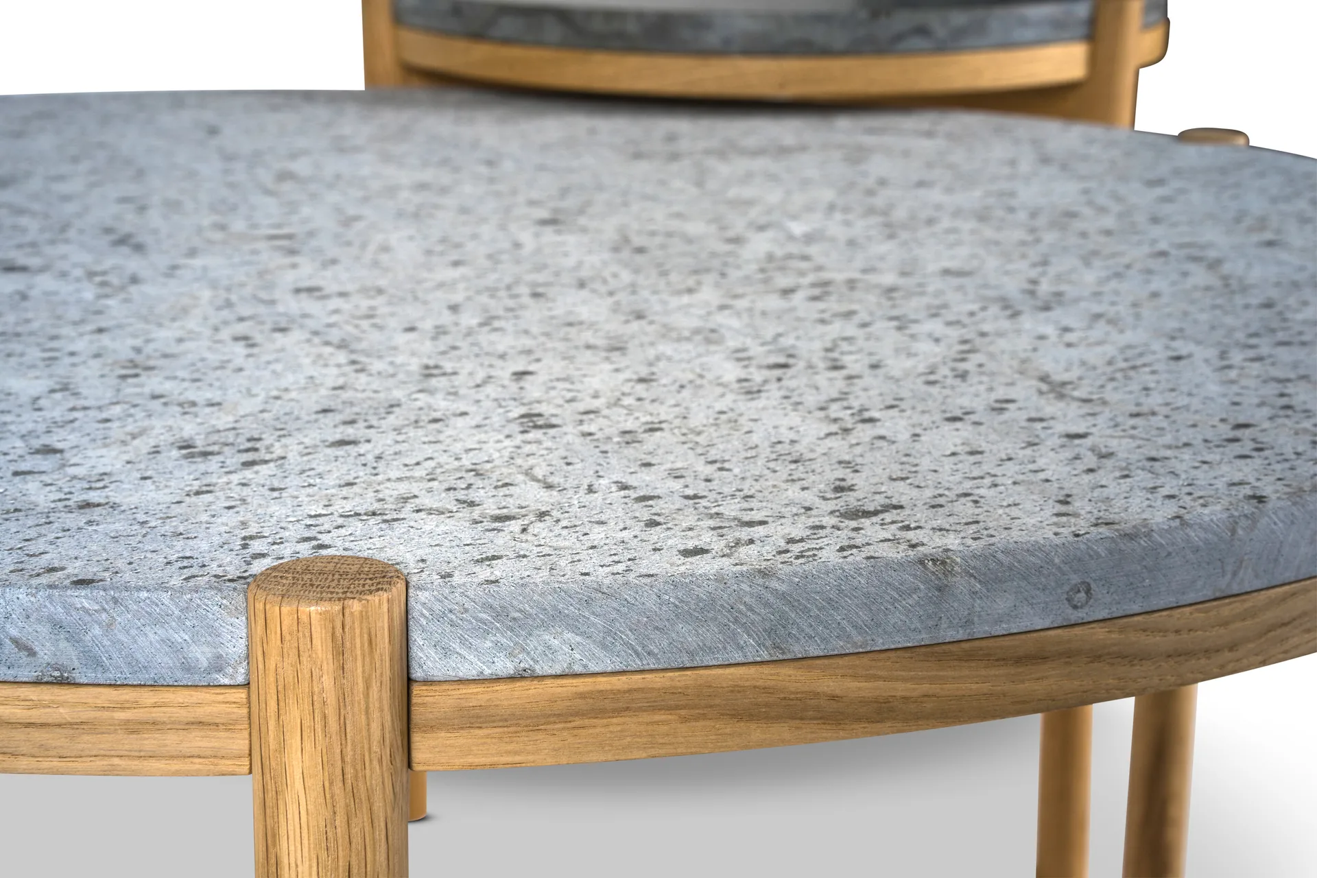 Dondo sofabord hvidpigmenteret eg Ø80 cm, Høvlet kalksten Mavis