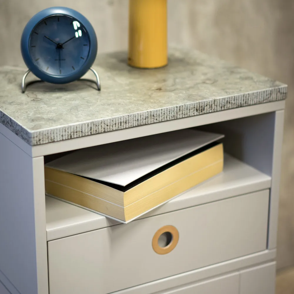 Höllviken høje ben natbord, eg hvidpigment Mavis