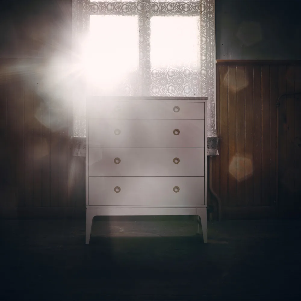 Höllviken kommode, eg hvidpigment, 4 skuffer Mavis