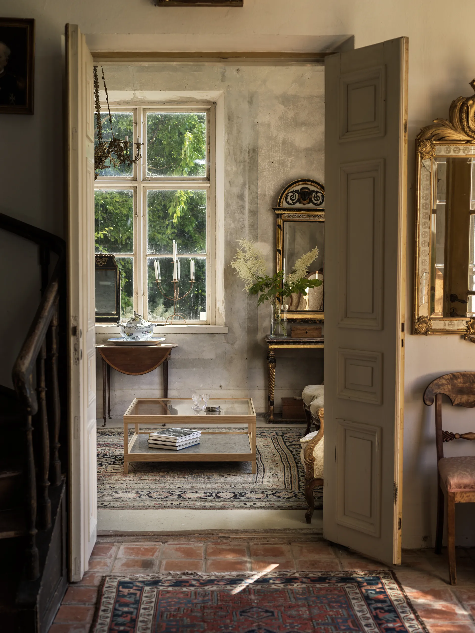 Ima sofabord 90x90 cm, Hvidpigmenteret matlakeret eg, kalksten Mavis