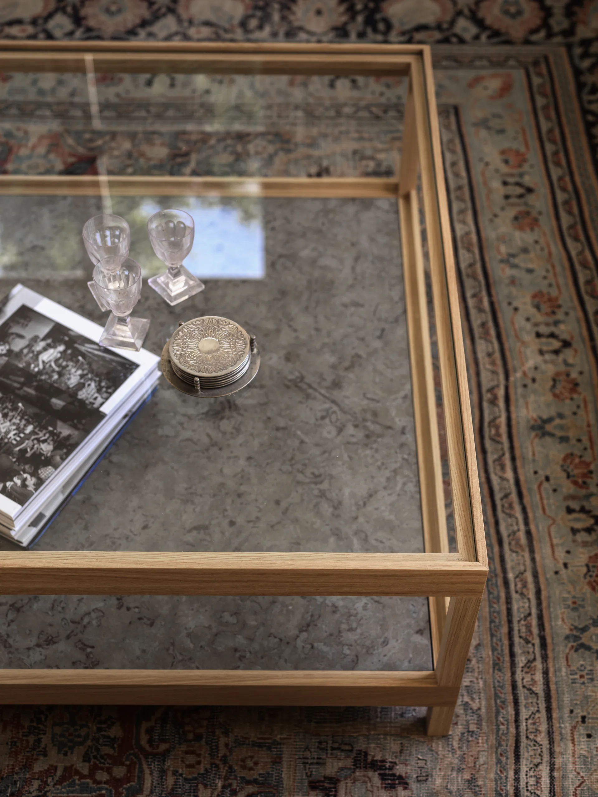 Ima sofabord 90x90 cm, Hvidpigmenteret matlakeret eg, kalksten Mavis