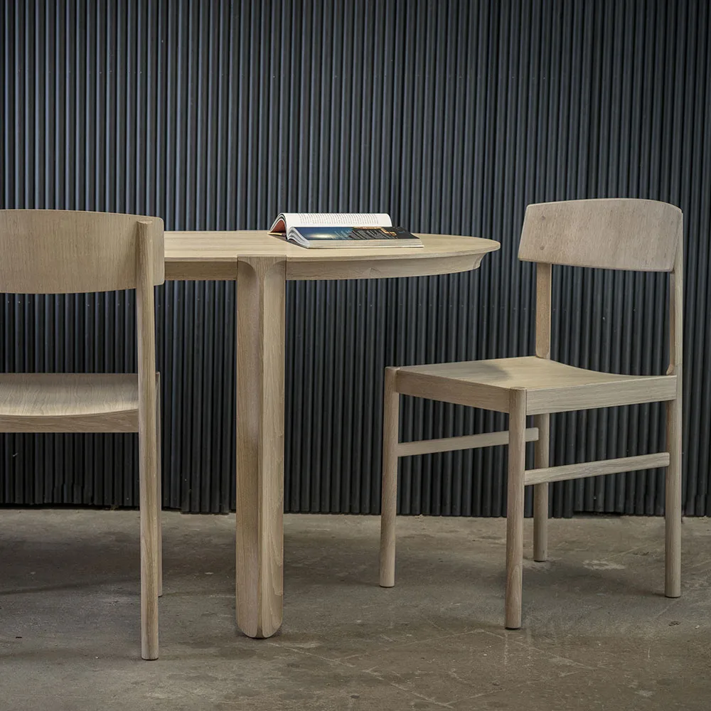 Rod stol, Hvidpigmenteret matlakeret eg Mavis